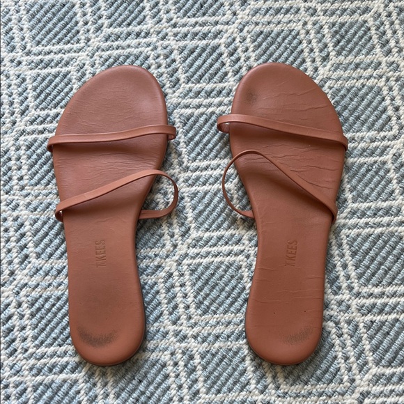 TKEES Women's Tan Sandals - Picture 1 of 3
